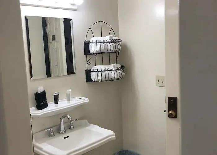 Hotel The Block Basic - Queen *
