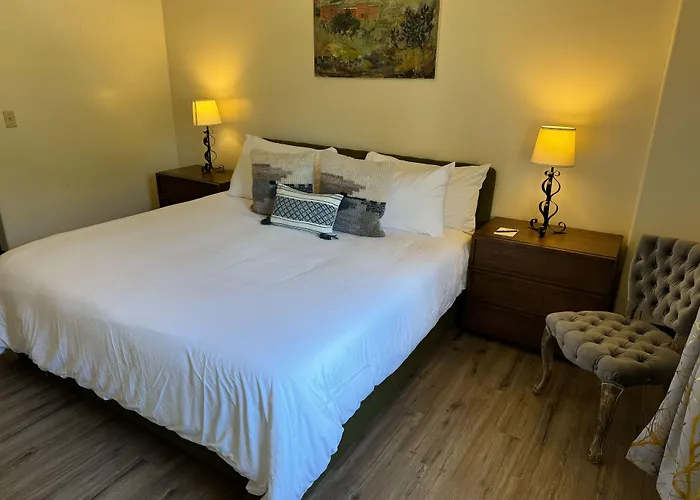 Hotel The Block Basic - Queen Bisbee