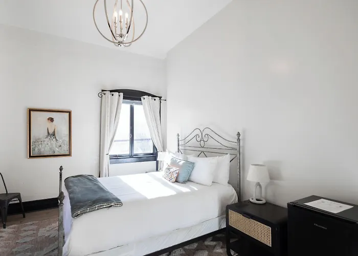 Hotel The Block Basic - Queen Bisbee