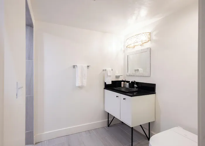 Hotel The Block Basic - Queen *